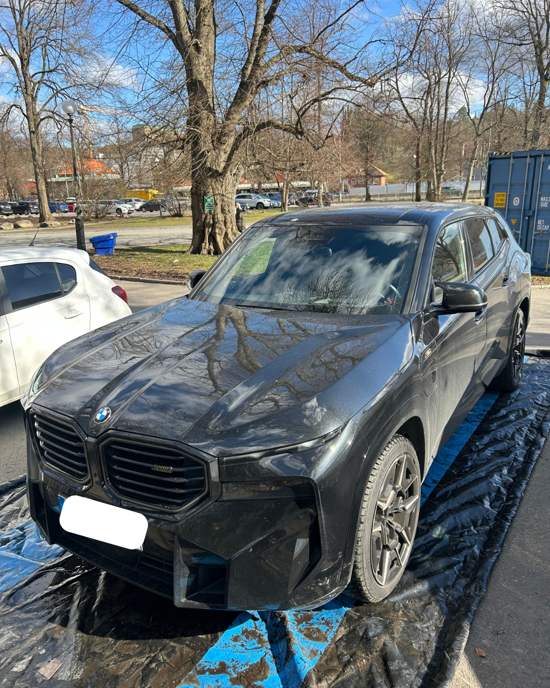 Smutsig bil före tvätt – framifrån